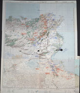 Akte 945. Unterlagen der OKH-Abteilung Fremde Heere West: Karte zur Dislokation britischer und anderer alliierter Einheiten sowie von Wehrmachtstruppen in Libyen und Tunesien – Stand 21.2.1943, M 1:500.000.